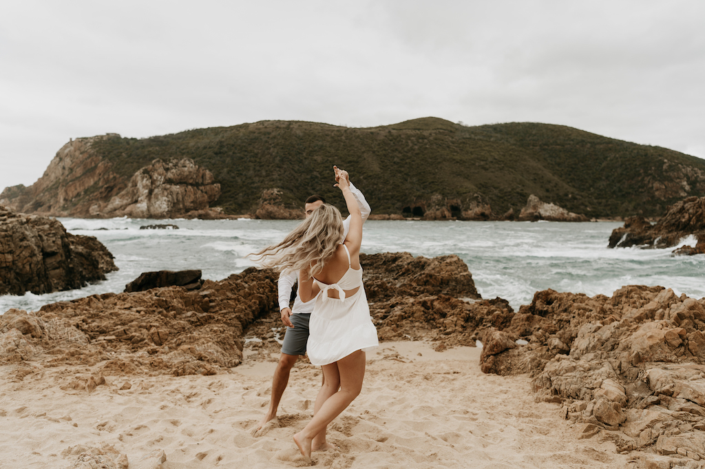 Mastering the 5 Essential Factors for Crafting an Unforgettable Outdoor Surprise Proposal in the Wild